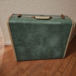 Samsonite Teal Green Hard-Shell Suitcase with Cream Trim